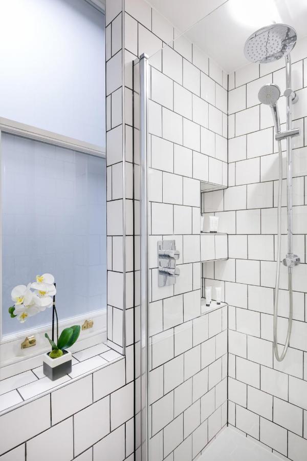 Urban Chic - Shaftesbury Apartment London Ngoại thất bức ảnh